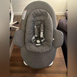 STOKKE Steps™ Bouncer (White Frame)
